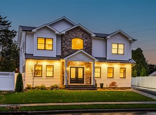 29 Hyacinth Road, Levittown, NY 11756