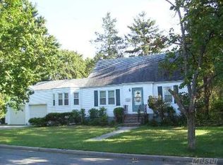 243 Thelma Ave, Merrick, NY 11566