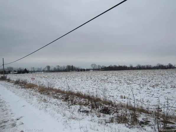 1420 E Pinconning Rd, Pinconning, MI 48650