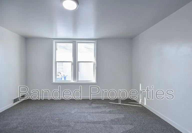 627 23rd St #1 — Photo 5