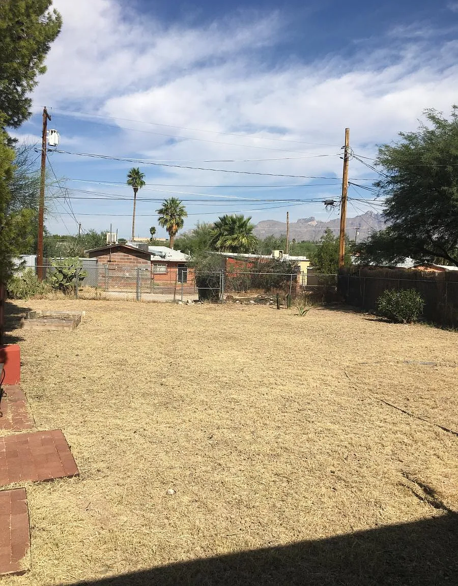 3 bed, 1200 sqft, $1,950 — Photo 2