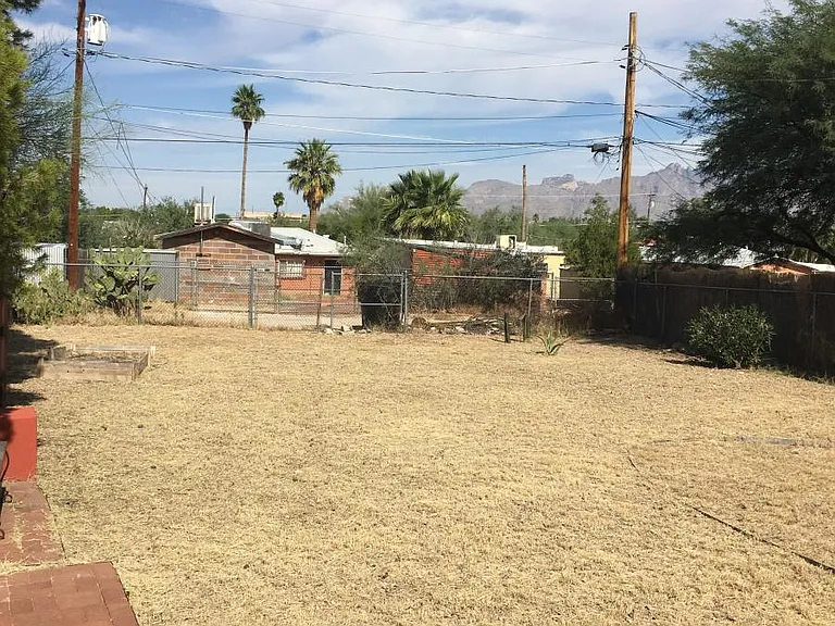 237 E Lee St — Photo 9