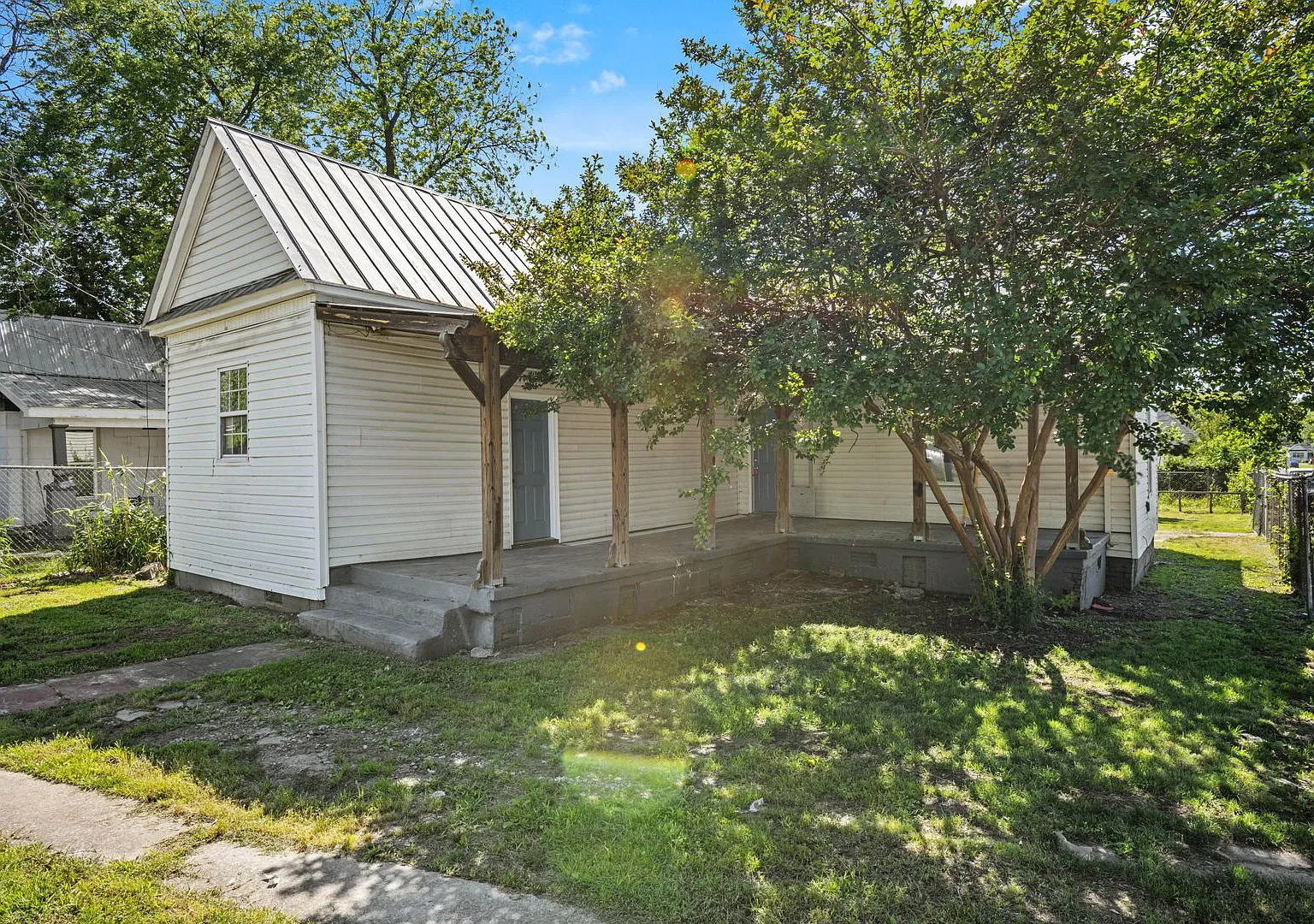 Coming Soon! Large Highland Park 4 Bedroom — Photo 1