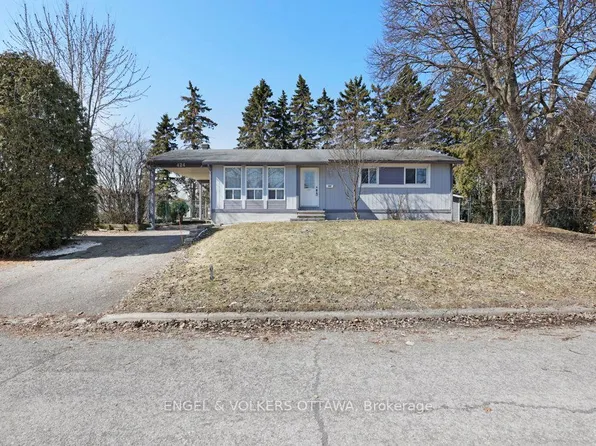 424 Phoenix Cres, Ottawa, ON K1E 2E5
