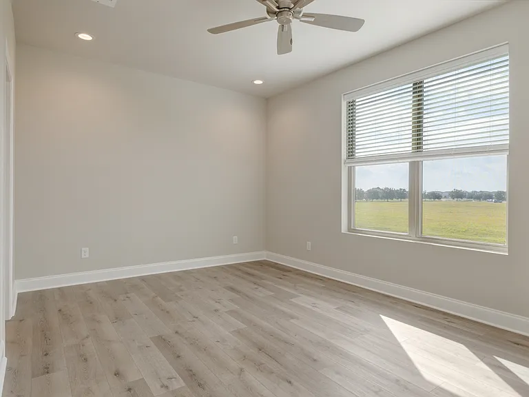 101 Firethorn Dr — Photo 9