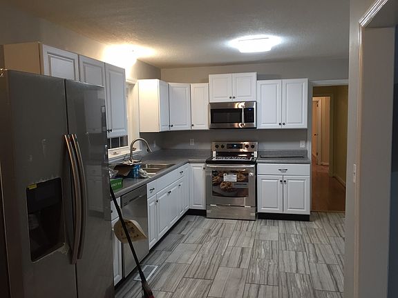 New tile, cabinets & Applian