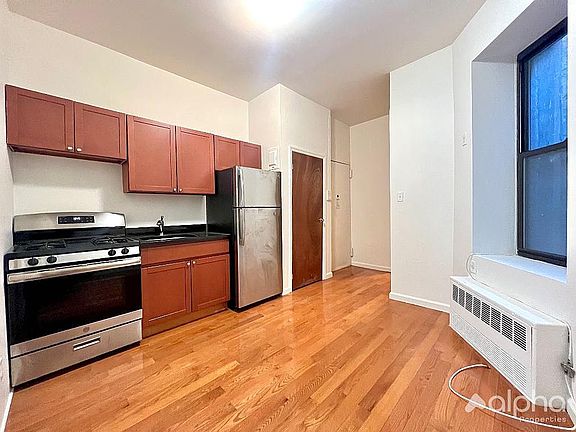 4th image of 199 Henry St #1