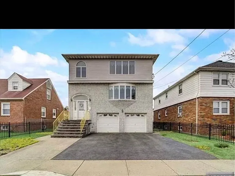27 Arlington Blvd #2 — Photo 1
