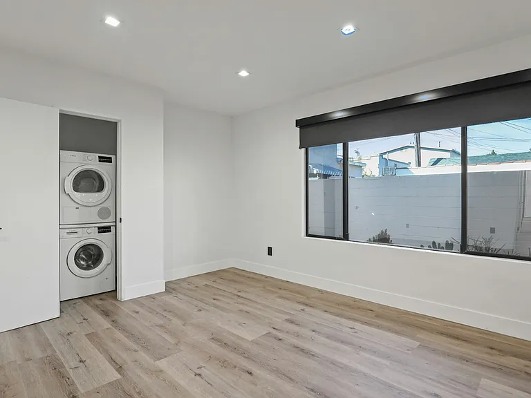 955 N Oxford Ave #8 — Photo 10