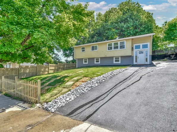 36 Dietz Rd, Hyde Park, MA 02136