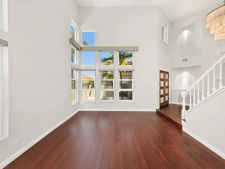 1068 Pacific Hill St — Photo 12