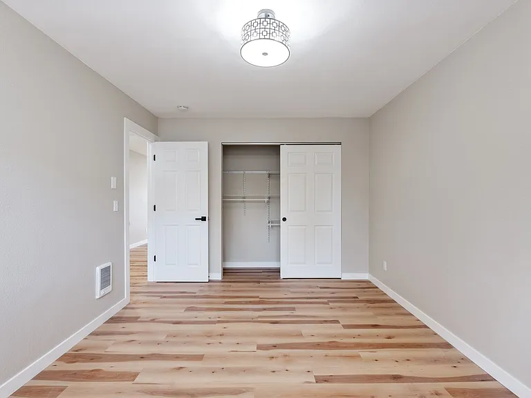 Sandy Terrace Apartments — Photo 37