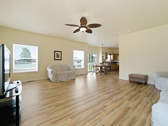 5th image of 526 Gipp Dr