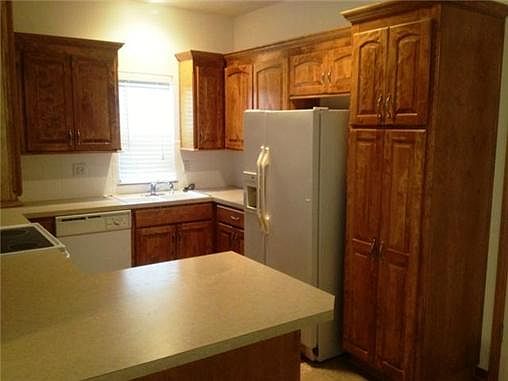 4th image of 2001 N 83rd Pl