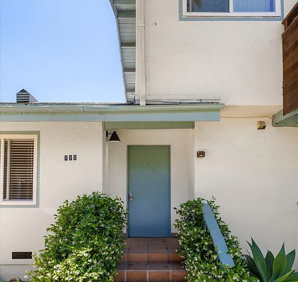 130 S Soledad St — Photo 5