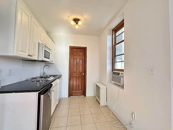 4th image of 26 7th Ave S #5T