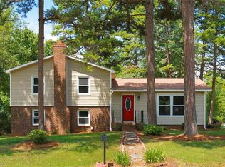 3315 Warwick Dr, Jamestown, NC 27282