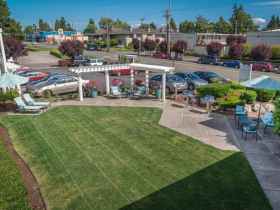 Explore Trellis Pointe Apartments