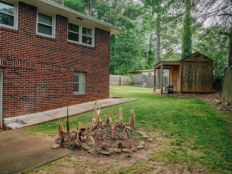 2331 Robin Ln SE — Photo 36