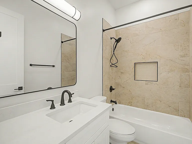 Ensuite Bath 1