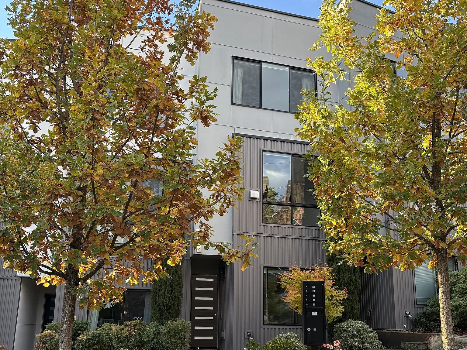 7437 Latona Ave NE — Photo 1