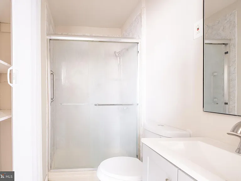 124 Robbins Ave #A — Photo 9