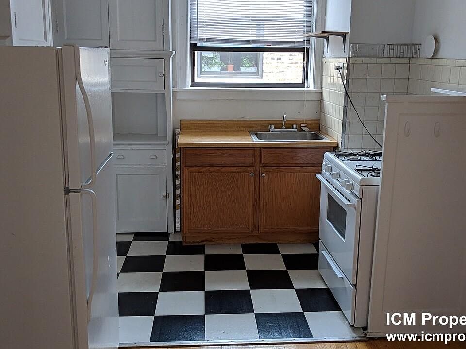 1st image of 1946 W Wilson Ave #3