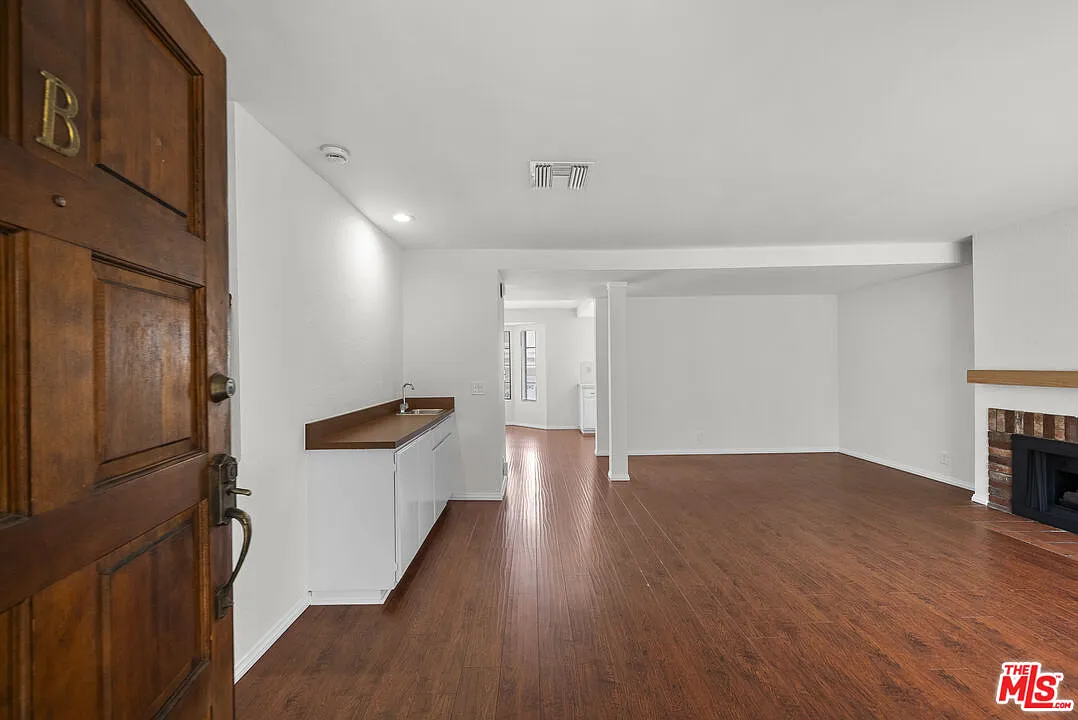 3 bed, 3.0 bath, 1294 sqft, $3,500 — Photo 1