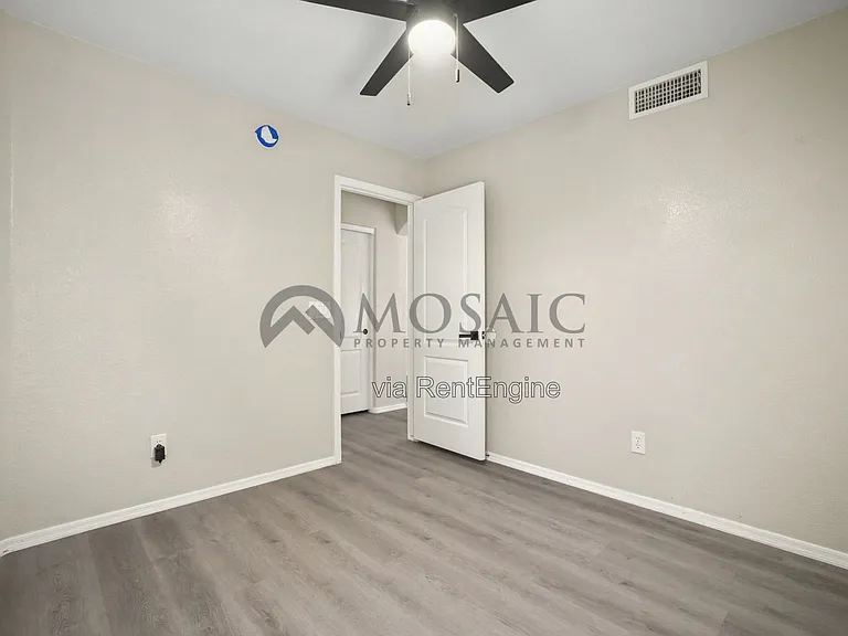 2033 E Willow Wick Rd — Photo 22