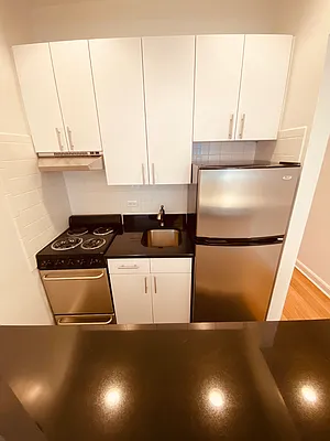 Rented by Metropolis Real Estate of Manhattan | media 14