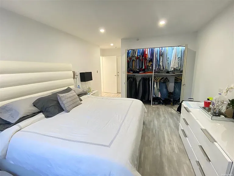 10 Canterbury Rd #2D — Photo 7