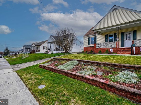 3rd image of 7407 School Ave