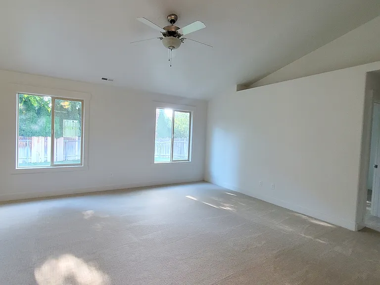 2420 E Clackamas Ct — Photo 4
