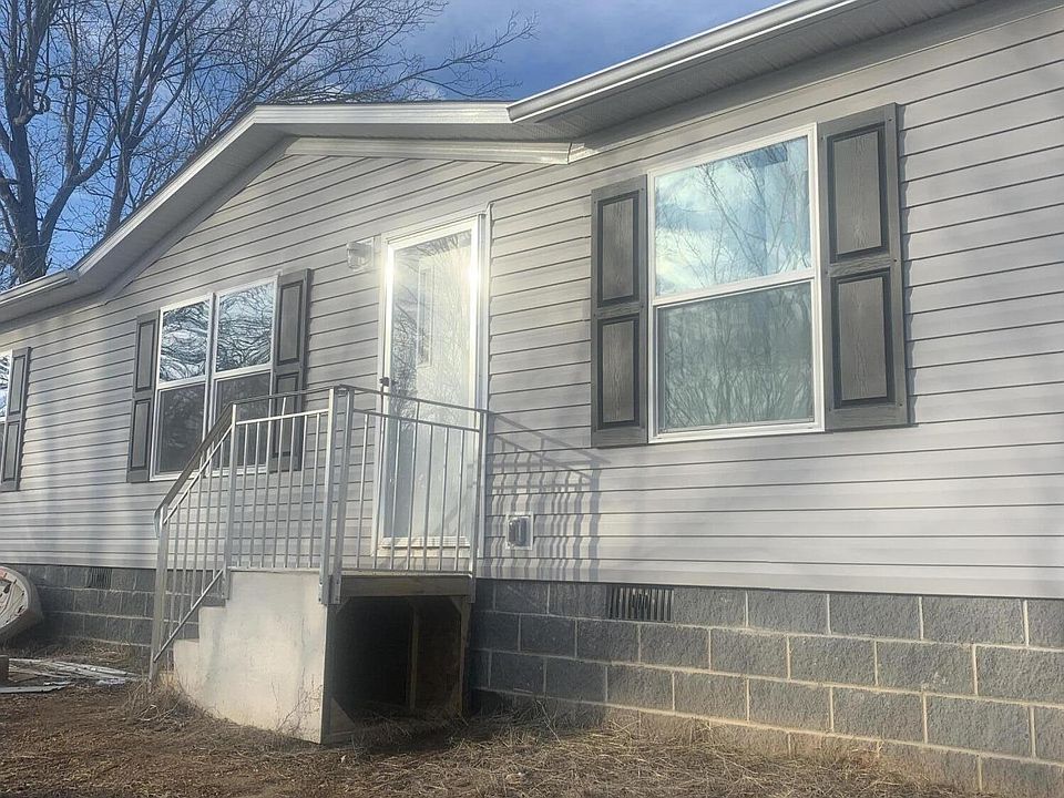2nd image of 902 Spring St