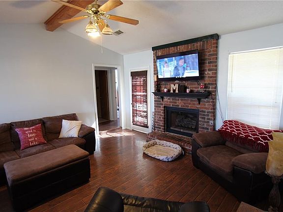 3rd image of 2302 Onyx Cir