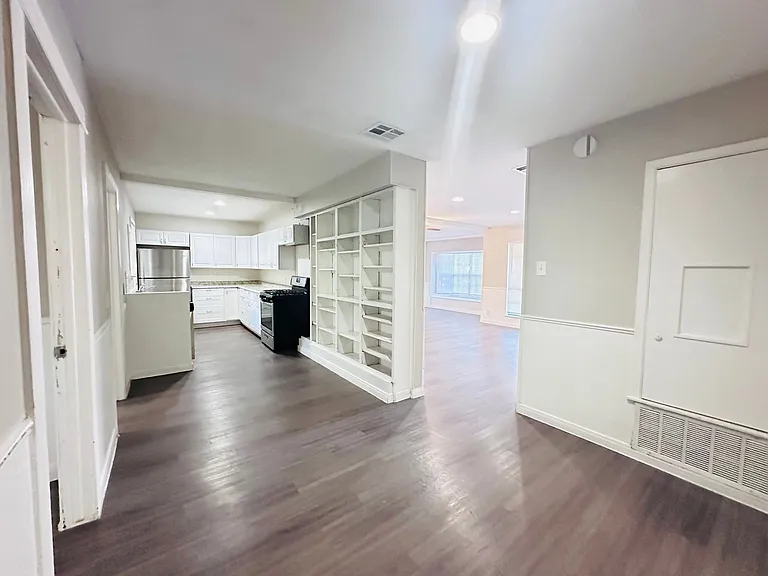 10806 Lazy Oaks Dr — Photo 8