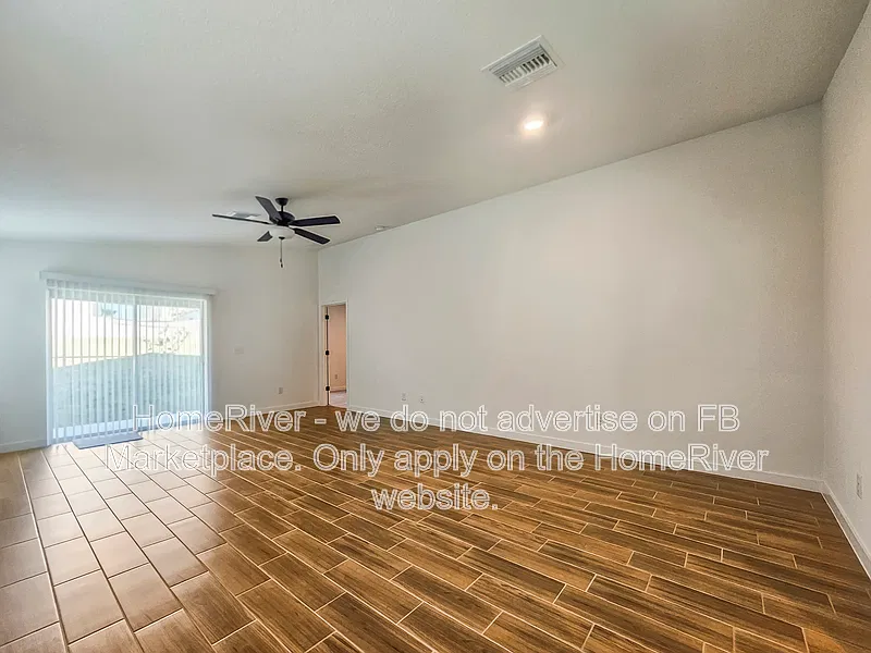 4 bed, 3.0 bath, 1981 sqft, $2,175 — Photo 2