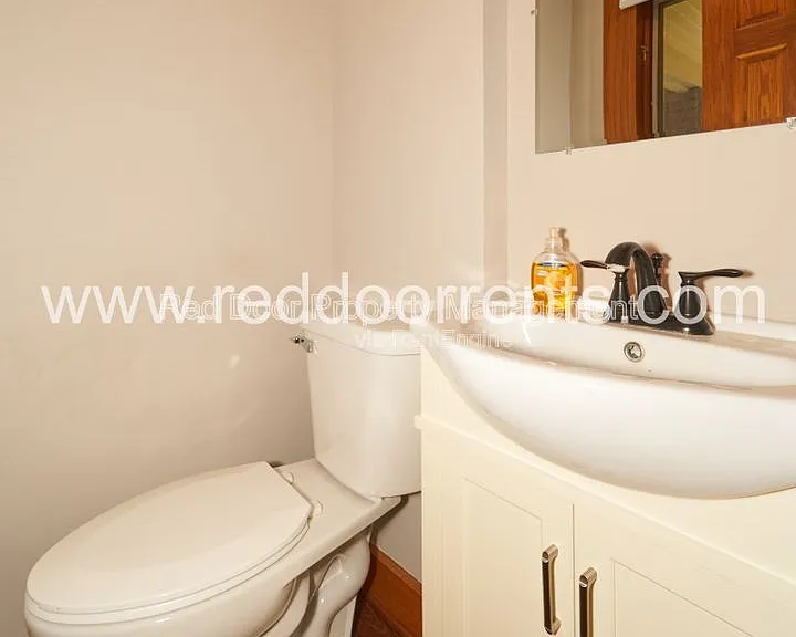 412 N Merrill St — Photo 19