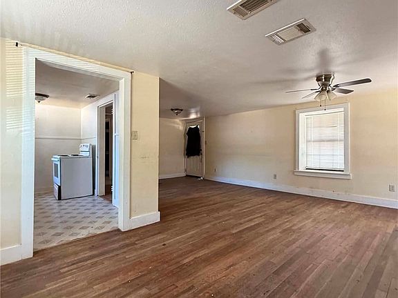 4th image of 207 N Broad St