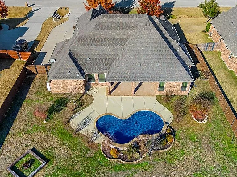 1317 Bluff Springs Dr — Photo 3
