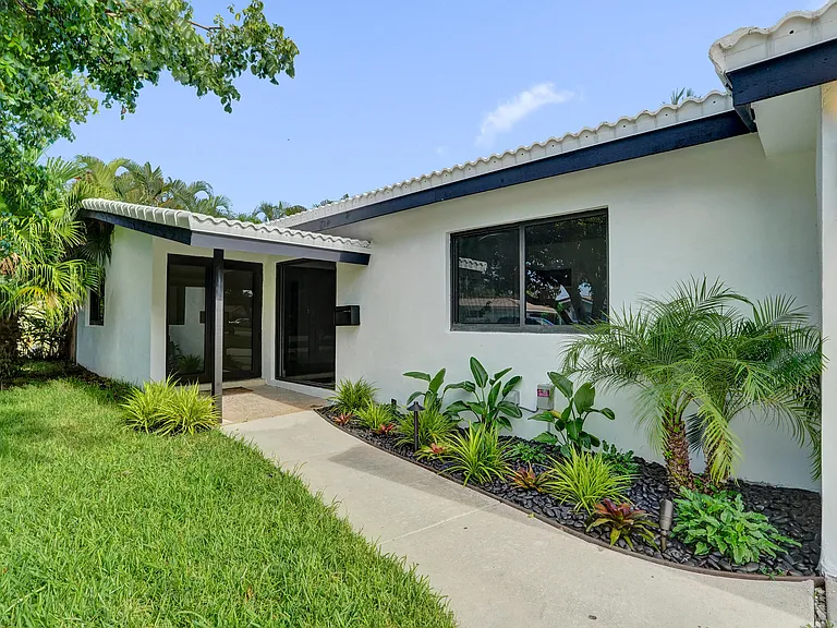1250 SW 4th St — Photo 5