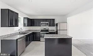 3 bed, 2.5 bath, 1220 sqft, $2,325 — Photo 3