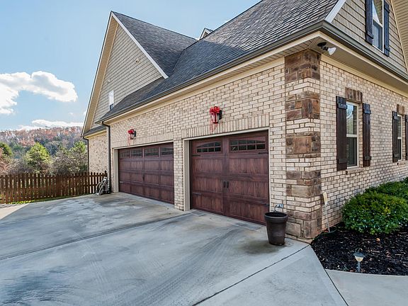 5th image of 1810 Botsford Dr