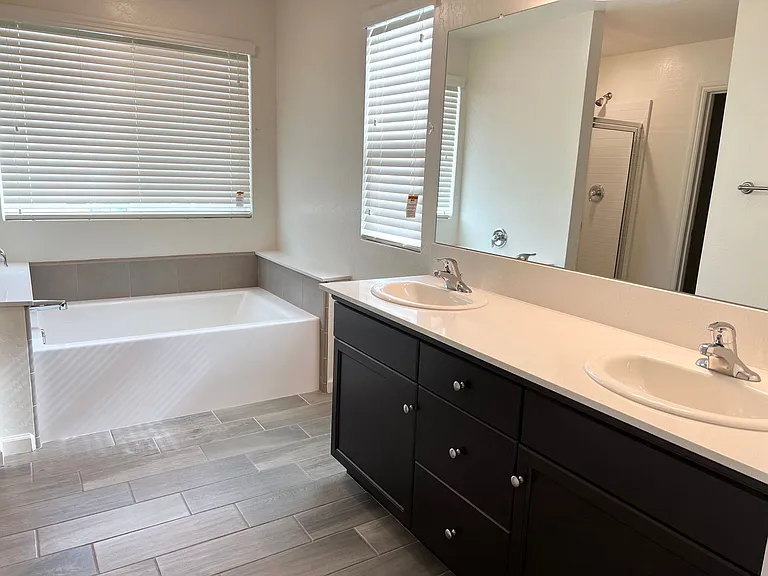 2062 N Perry Ln — Photo 11