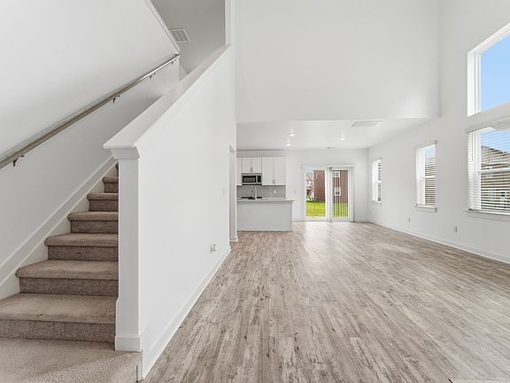 3rd image of 829 Lexi Ln