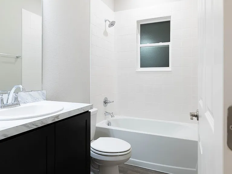 1069 Montgomery Ln — Photo 32