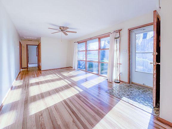 4th image of 309 E Dewey Dr