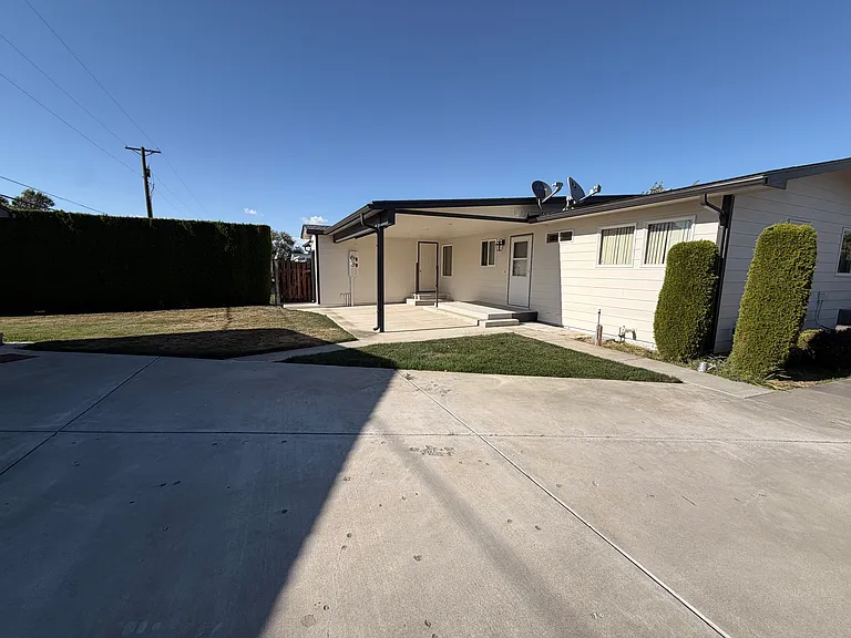 809 Birch Ave #B — Photo 9