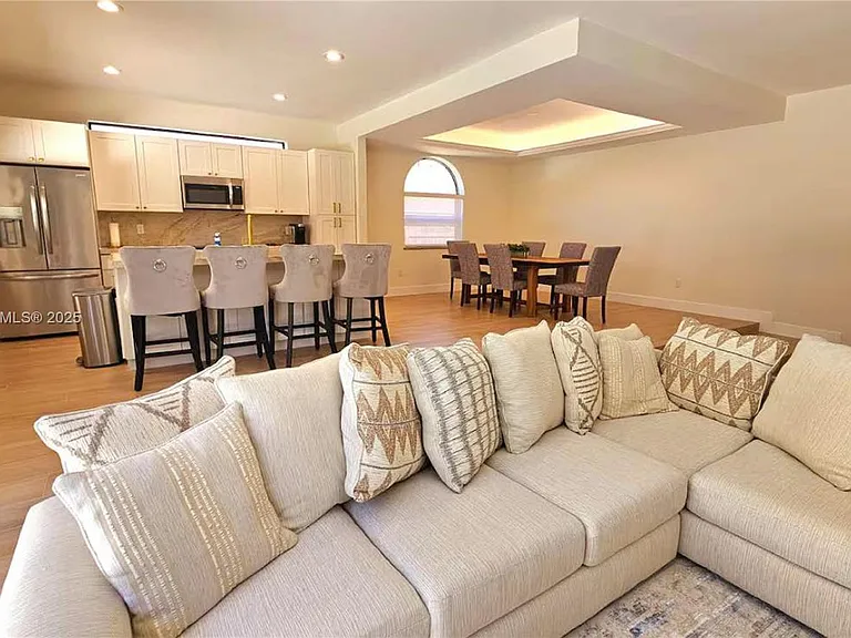 3409 Diane Dr — Photo 2