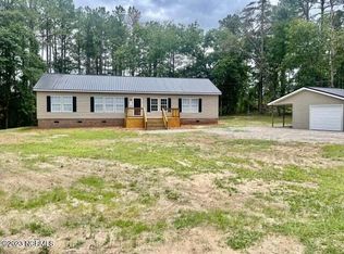218 Moss Lake Rd, Elizabethtown, NC 28337